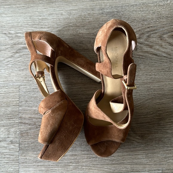 Suade Highheels - Picture 2 of 3